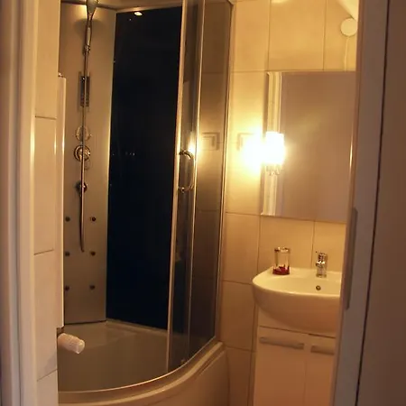 Pod Dębowcem Kwatera prywatna *